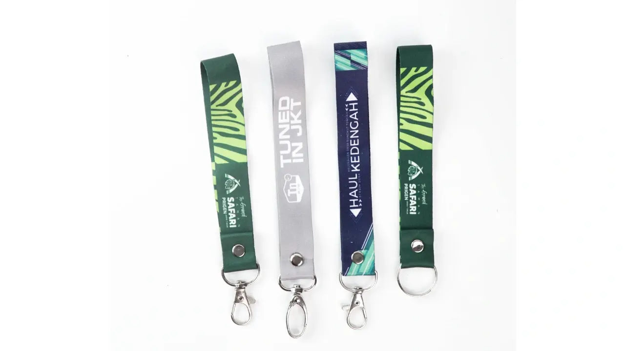 hampers-keychain-lanyard.webp